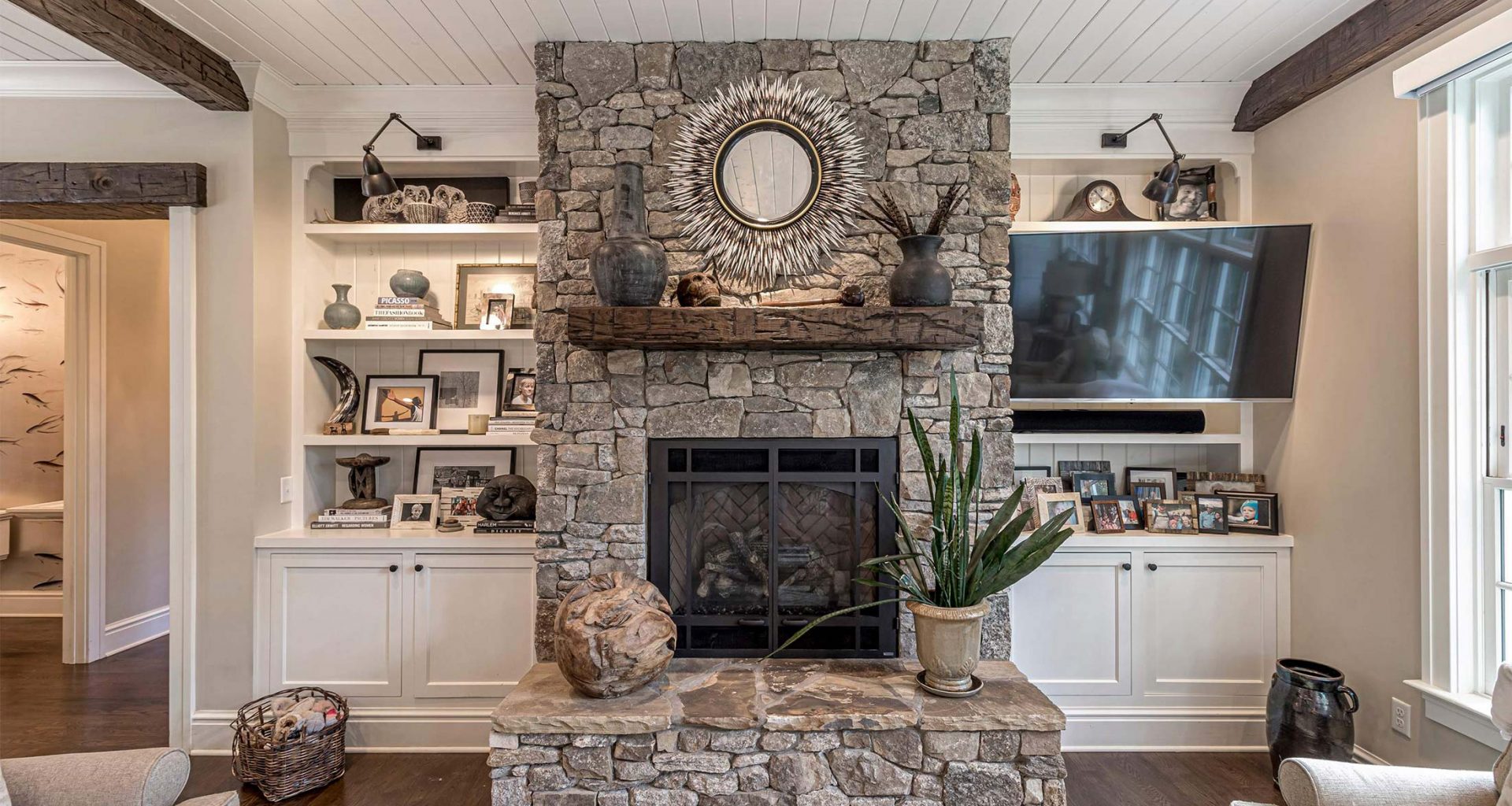 429_Coopers_Hawk_INTERIOR_04.jpg