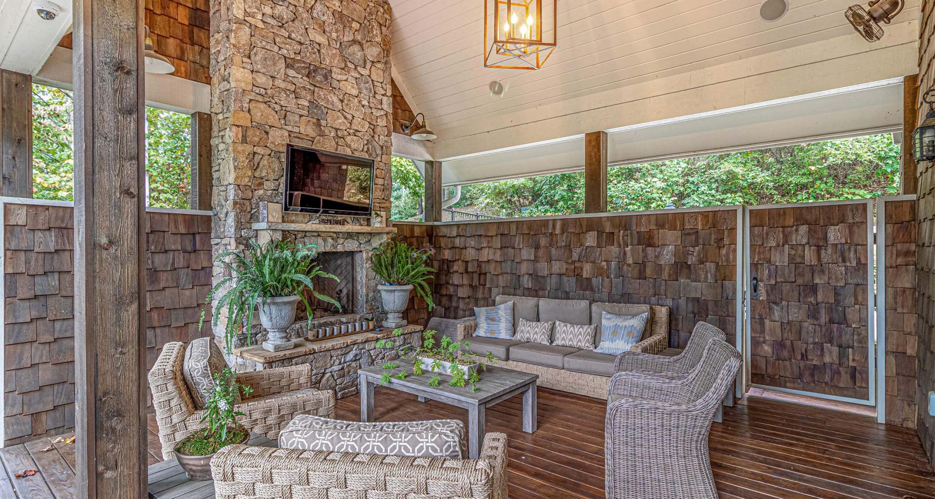 429_Coopers_Hawk_INTERIOR_15.jpg